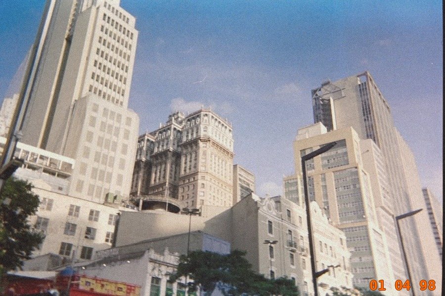 Foto de prédios no centro de São Paulo com o filtro analógico aplicado